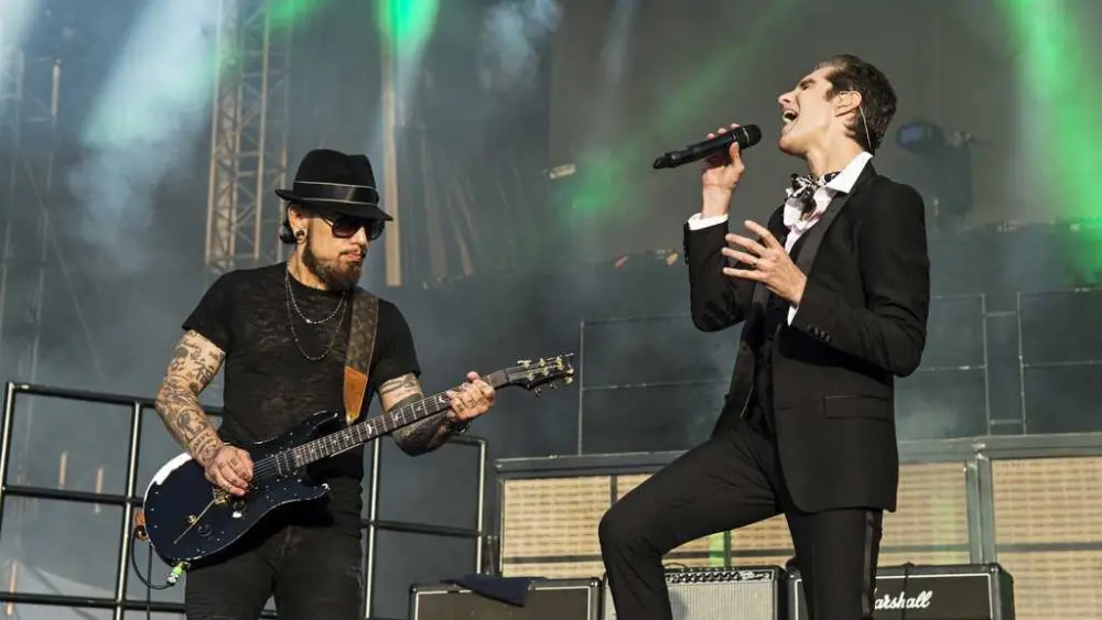 Jane's Addiction bandmates sue each other over onstage fight that ended tour