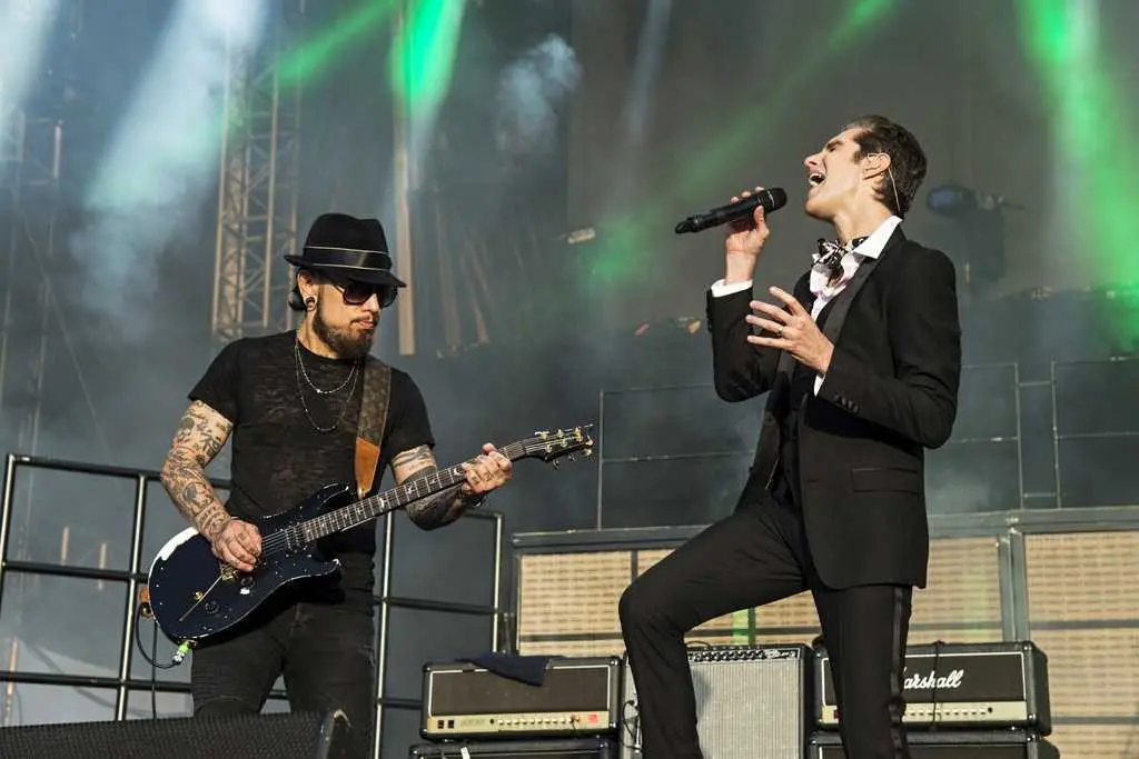 Jane's Addiction bandmates sue each other over onstage fight that ended tour