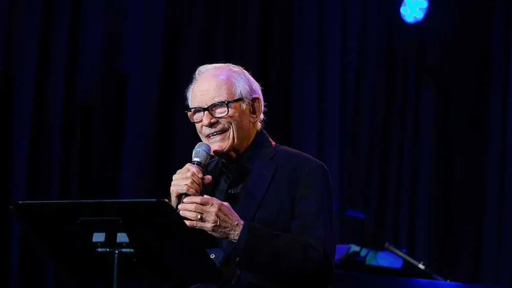 Alan Bergman, Oscar-winning lyricist who helped compose 'The Way We Were' and other classics, dead at 99