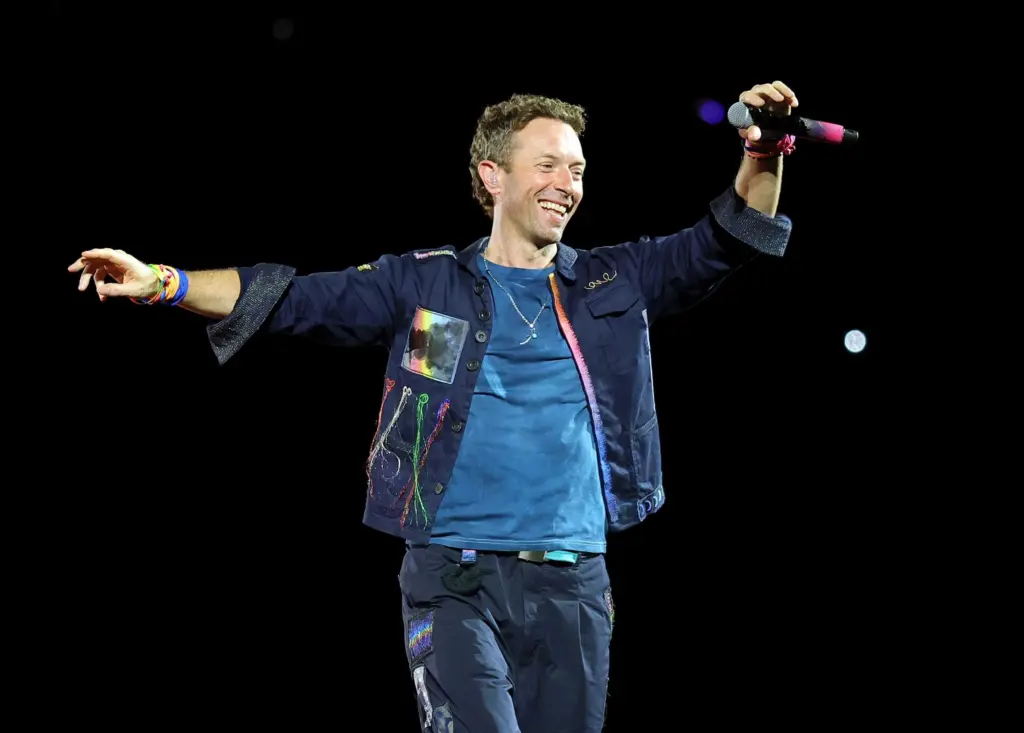 Coldplay's Chris Martin offered concertgoers a friendly warning before 'Jumbotron Song'