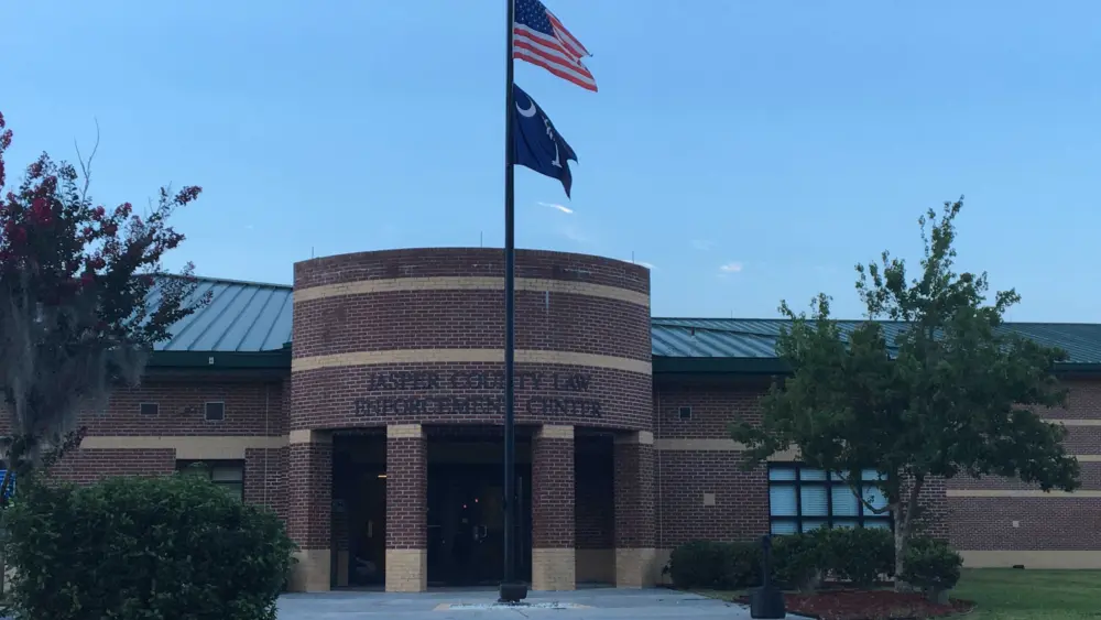 Suspects fire at Jasper County deputies during pursuit