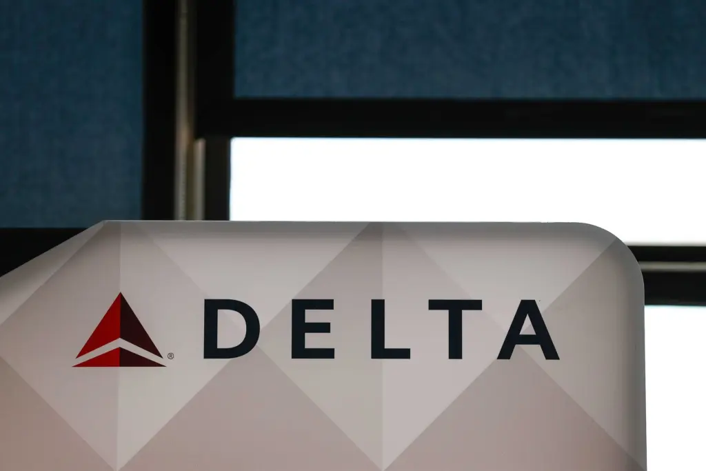 Delta pilot apologizes to passengers for ‘aggressive maneuver’ to avoid B-52 bomber