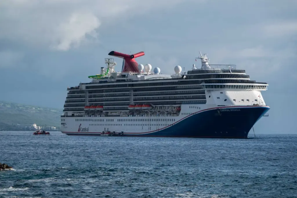 4 US cruise ship passengers accused of smuggling drugs and detained in Bermuda