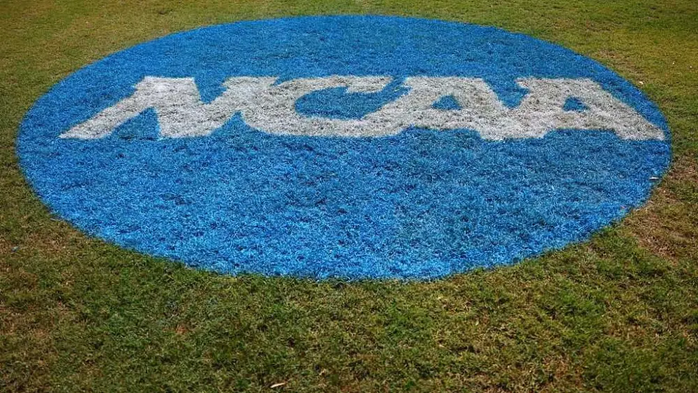 Trump signs executive order seeking to clarify college athletes' employment status