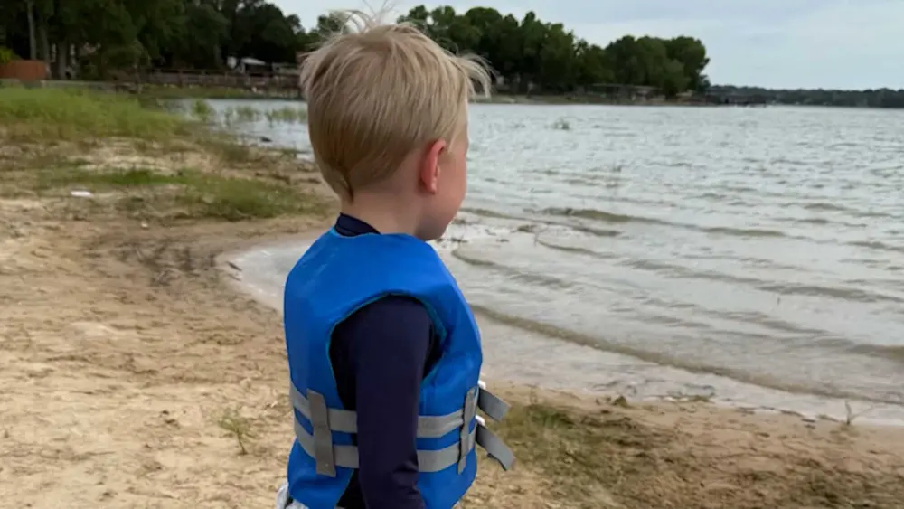 Texas mother claims 6-year-old son’s life jacket filled with water, nearly drowning him