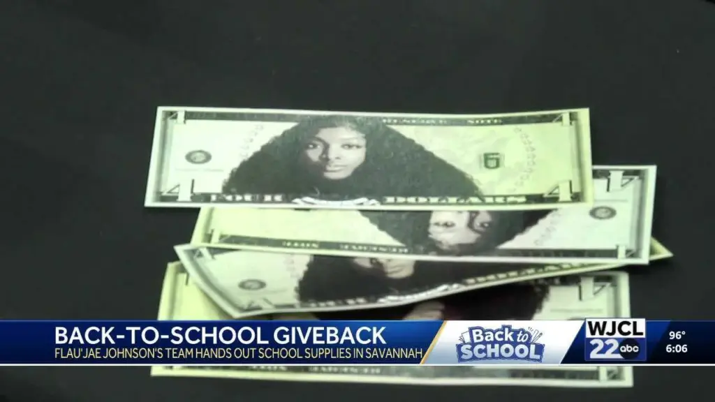 Savannah's Flau'Jae gives back with school supplies amid life lessons