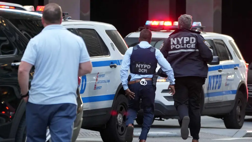At least 2 people shot at Manhattan office building, sources says