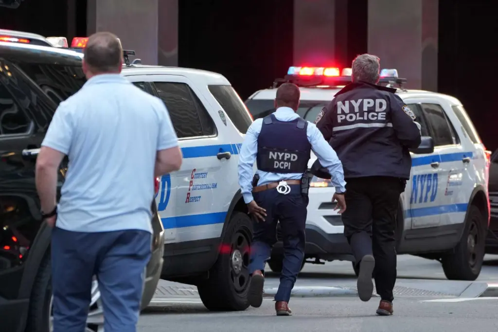 At least 2 people shot at Manhattan office building, sources says