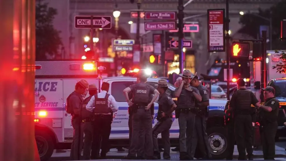 Former Pittsburgh Steeler mentioned in note found on Manhattan shooter, police say