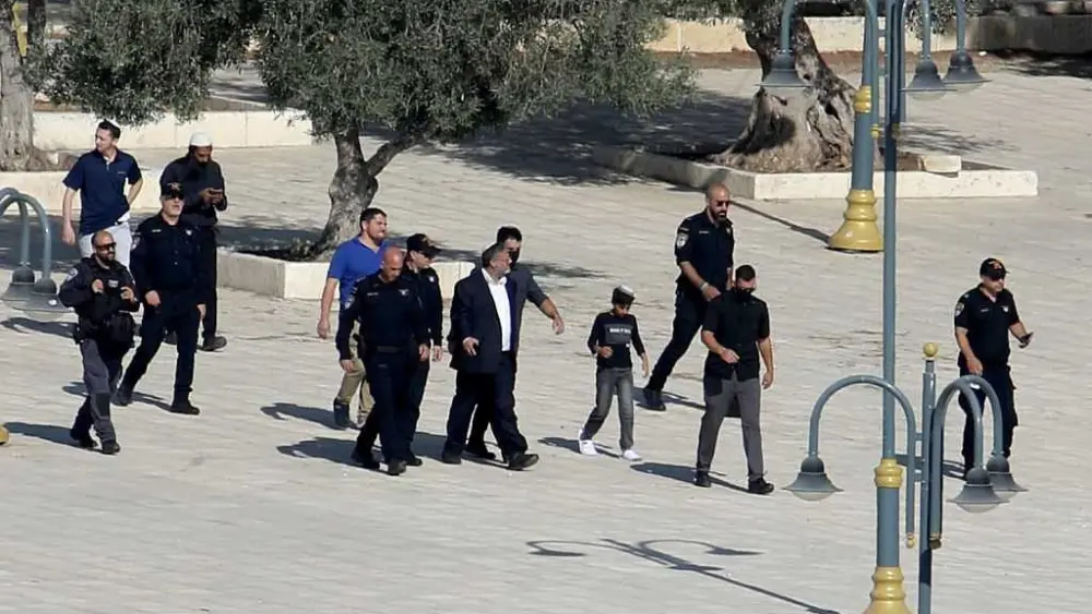 IDF kills over 20 people seeking food in Gaza; Israeli minister prays at sensitive holy site