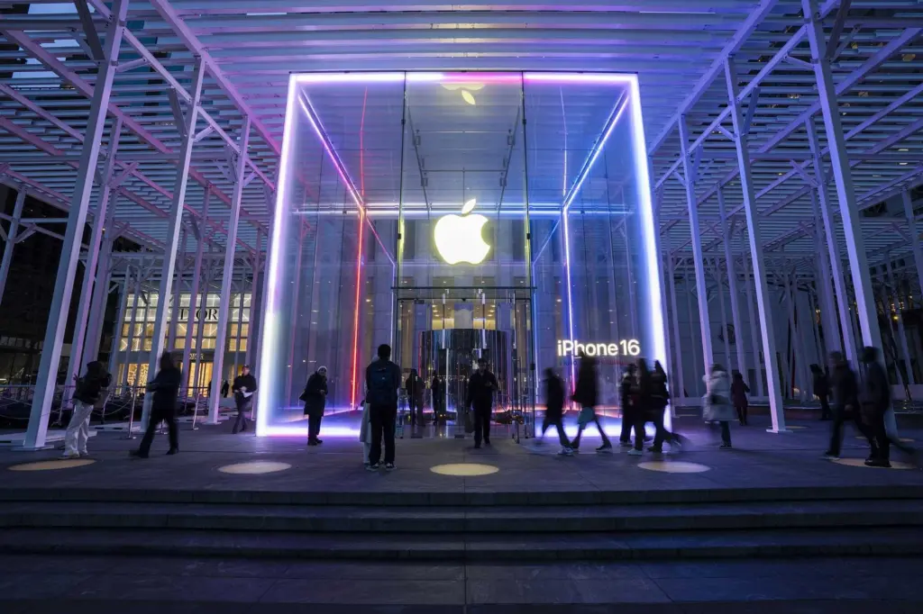 Apple is investing another $100 billion in the US, Trump set to announce