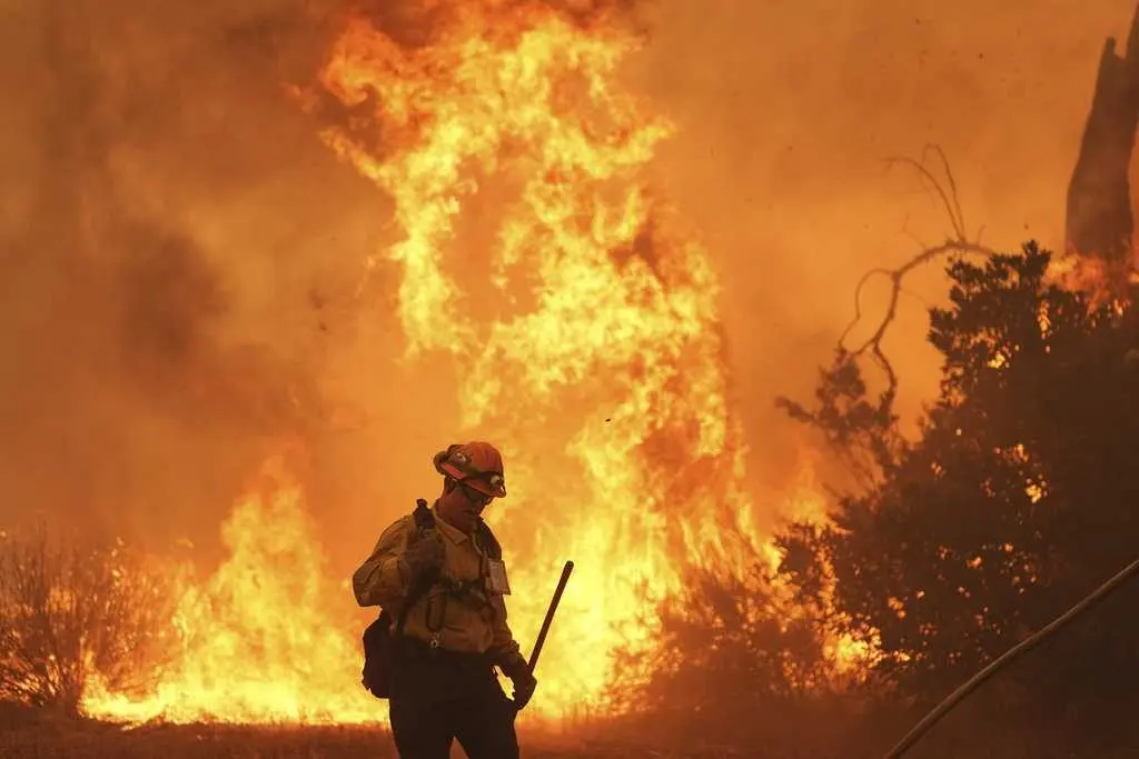 Fast-growing brush fire forces thousands to evacuate north of Los Angeles