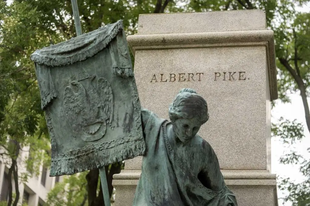 Confederate statues in DC area to be restored and replaced in line with Trump's executive order