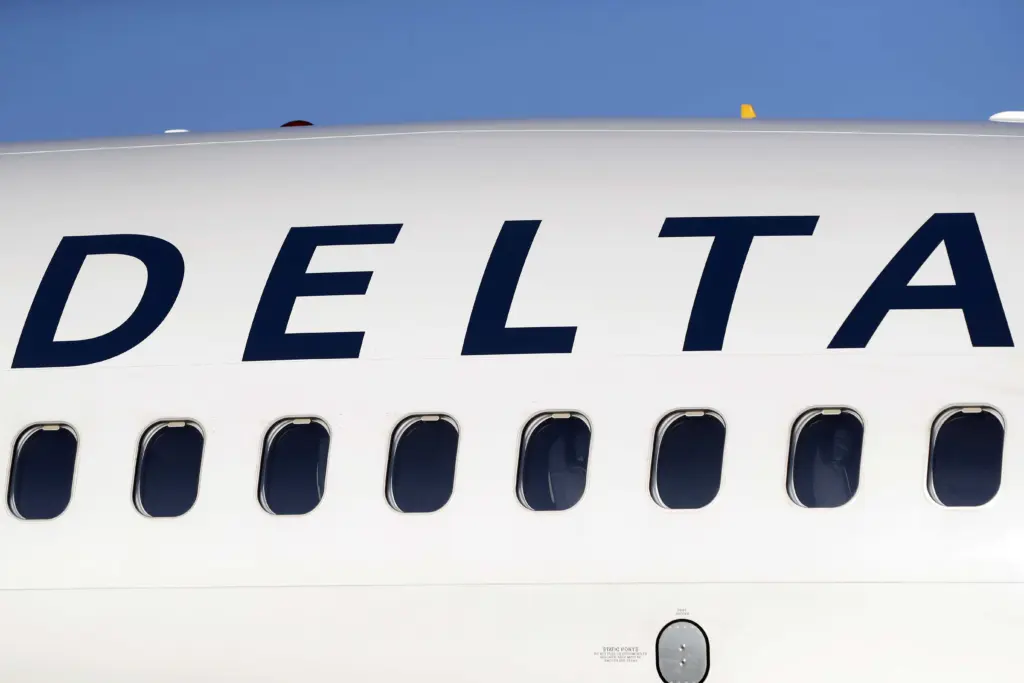 Delta plane clips empty jet during pushback from gate at Atlanta airport