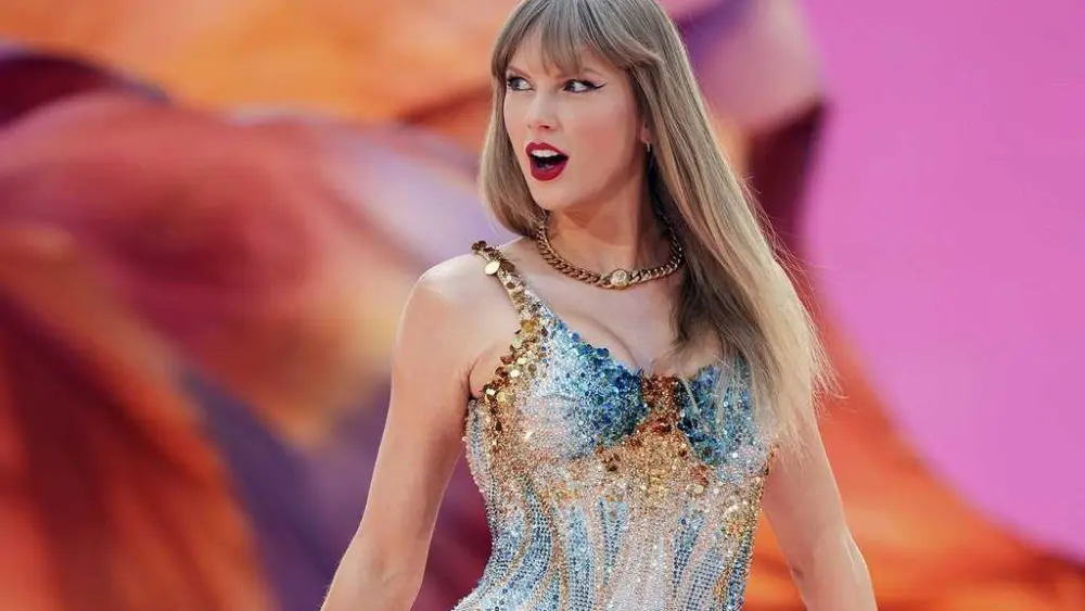 Taylor Swift announcement fills blank space of social media