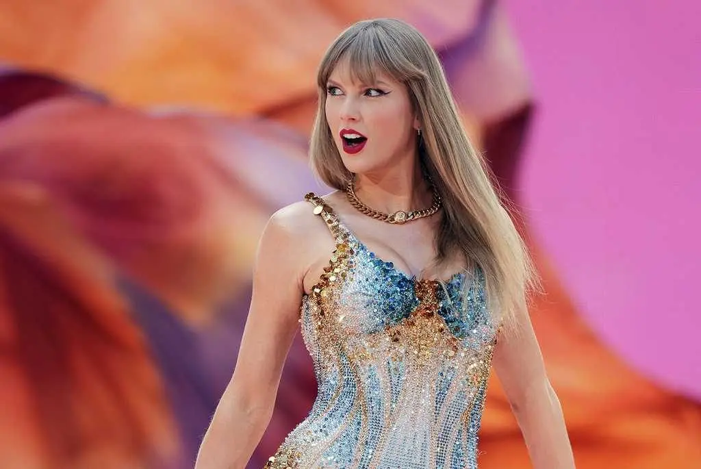 Taylor Swift announcement fills blank space of social media