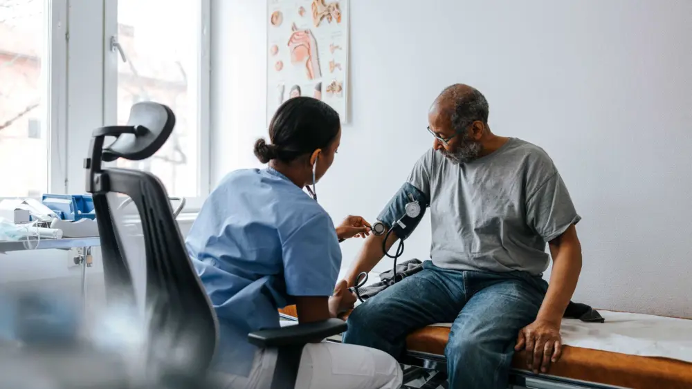 New blood pressure guidelines recommend skipping alcohol and an earlier start to treatment