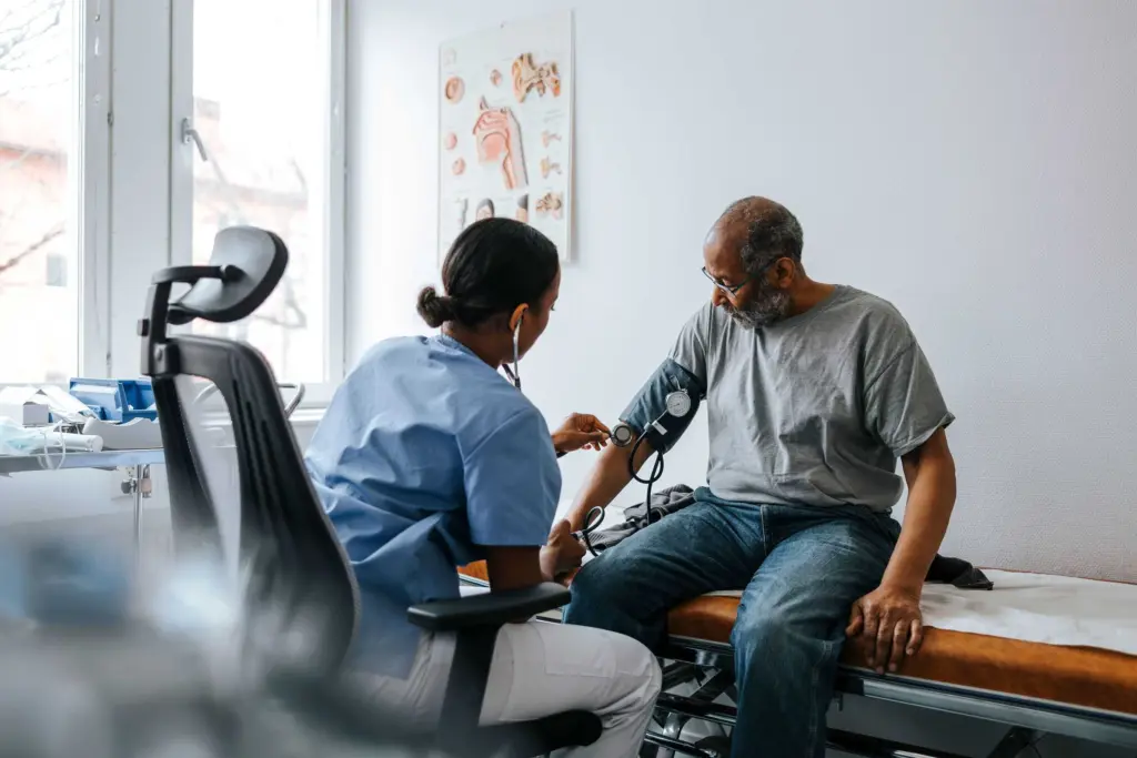 New blood pressure guidelines recommend skipping alcohol and an earlier start to treatment