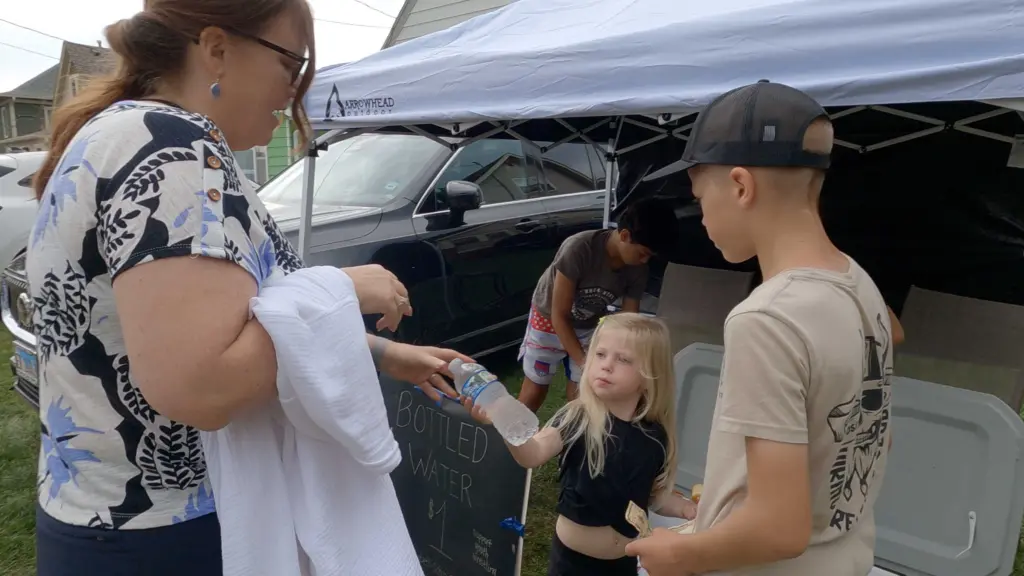 Iowa boy wrestles the heat, selling water to fund wrestling dreams