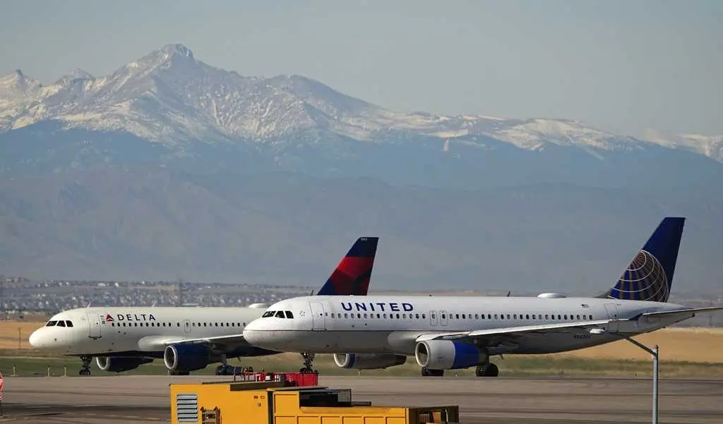 United and Delta sued by passengers for selling 'window' seats next to blank walls