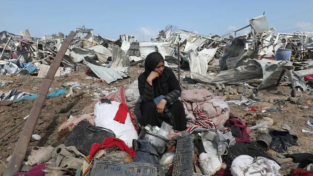New Israeli strikes around Gaza kill 25 as famine announcement raises pressure