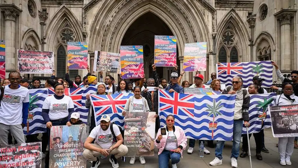 Pope meets with Chagos refugees, delivers message about rights of the weak
