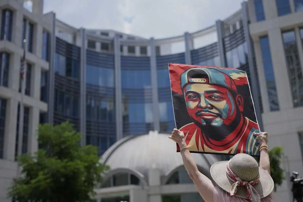 US seeks to deport Kilmar Abrego Garcia to Uganda after he refuses plea offer