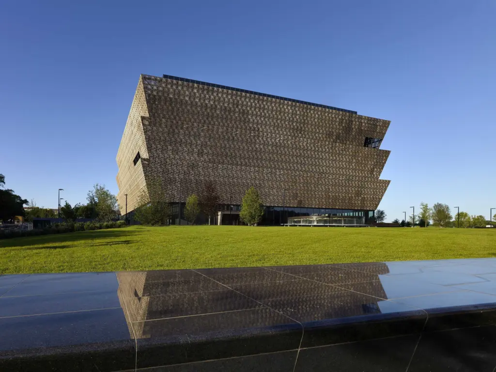 Trump scrutinizes Smithsonian for 'woke' content, prompting censorship concerns