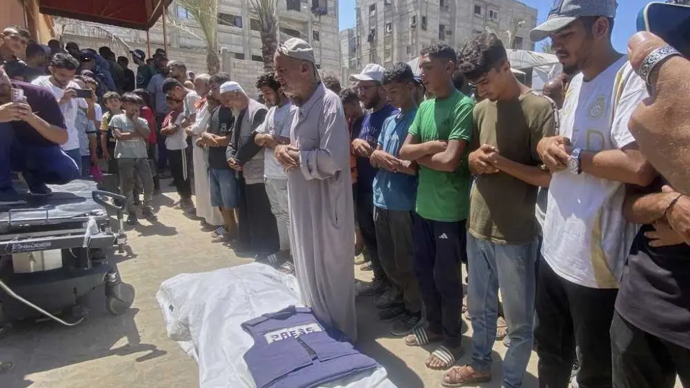 Israel strikes a Gaza hospital twice, killing at least 20, including journalists and rescuers