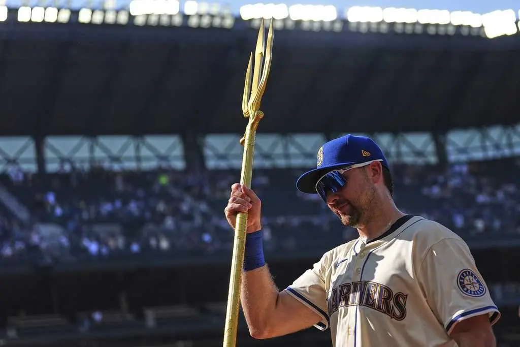 Cal Raleigh hits 50th homer, joining Mickey Mantle as switch-hitters to reach mark
