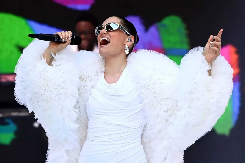 Jessie J postpones tour, saying she’s having more surgery after breast cancer diagnosis