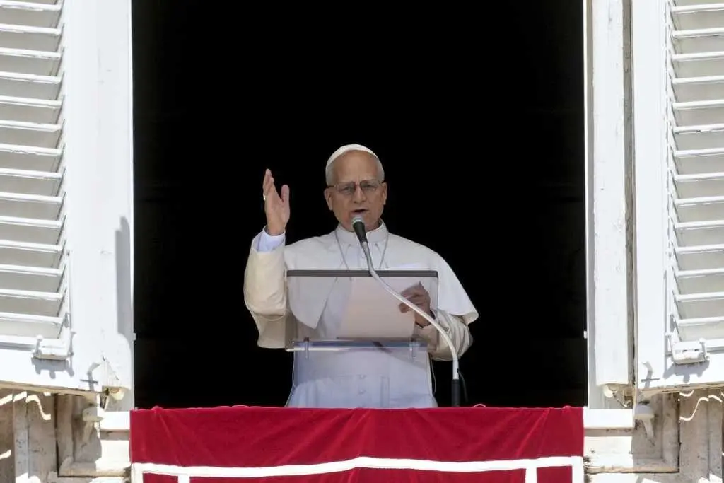Pope demands end to 'pandemic of arms' as he prays for Minnesota shooting victims