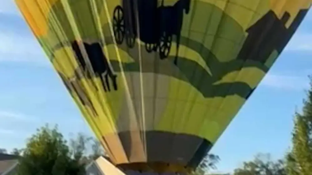 hot-air-balloon-vertical-photo-68b5b2554830d