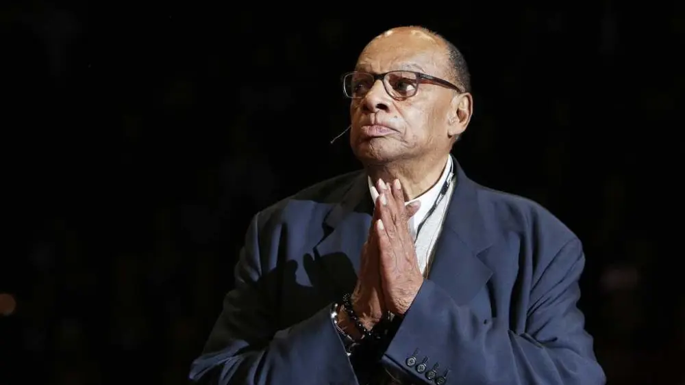 Basketball Hall of Famer George Raveling, who influenced Michael Jordan's Nike deal, dies at 88