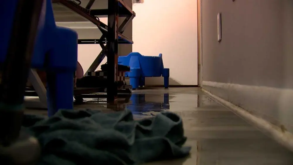 Savannah mother says she’s living in flooded apartment with little help from management