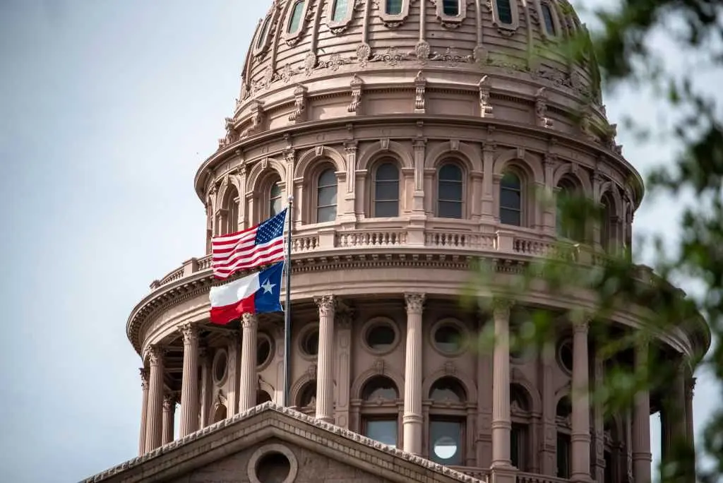 Texas lawmakers approve letting private citizens sue abortion pill providers