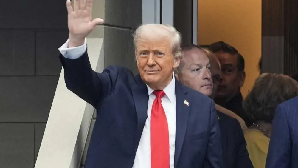 Trump attends the US Open as Rolex's guest despite Swiss tariffs. Mixed cheers and boos greet him