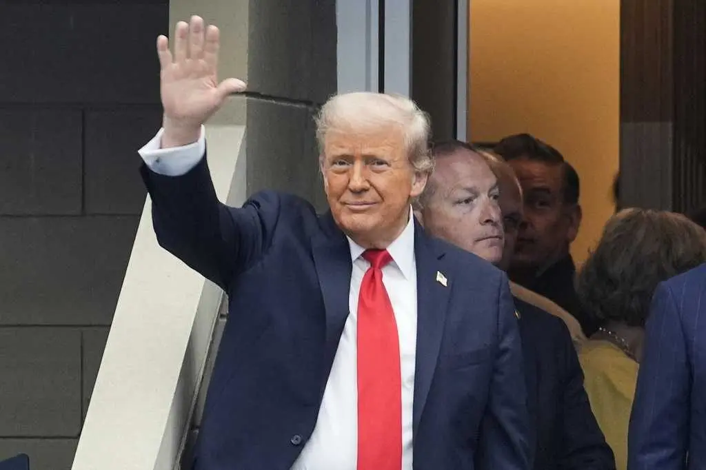 Trump attends the US Open as Rolex's guest despite Swiss tariffs. Mixed cheers and boos greet him