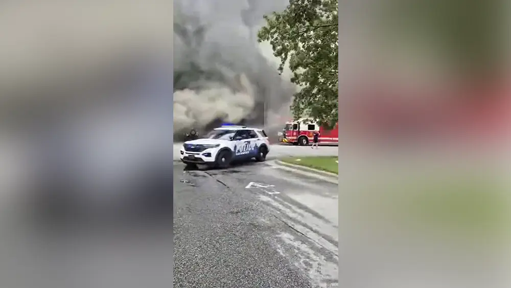 Fire sends heavy smoke near busy Savannah intersection