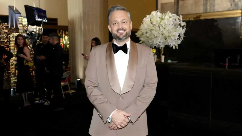 Who is Nate Bargatze? What to know about the host of the 2025 Emmy Awards