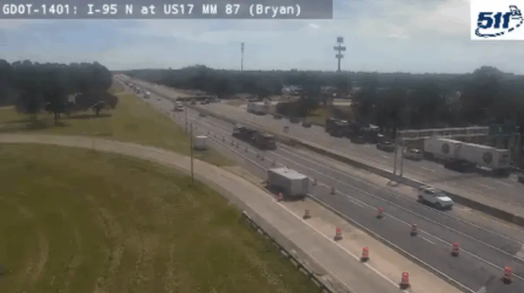 Overturned vehicle impacting I-95 traffic near Richmond Hill