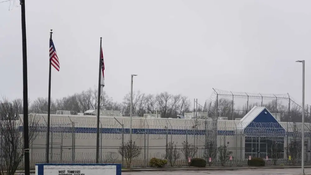 Immigrant detainees begin arriving at former prison in rural Tennessee town