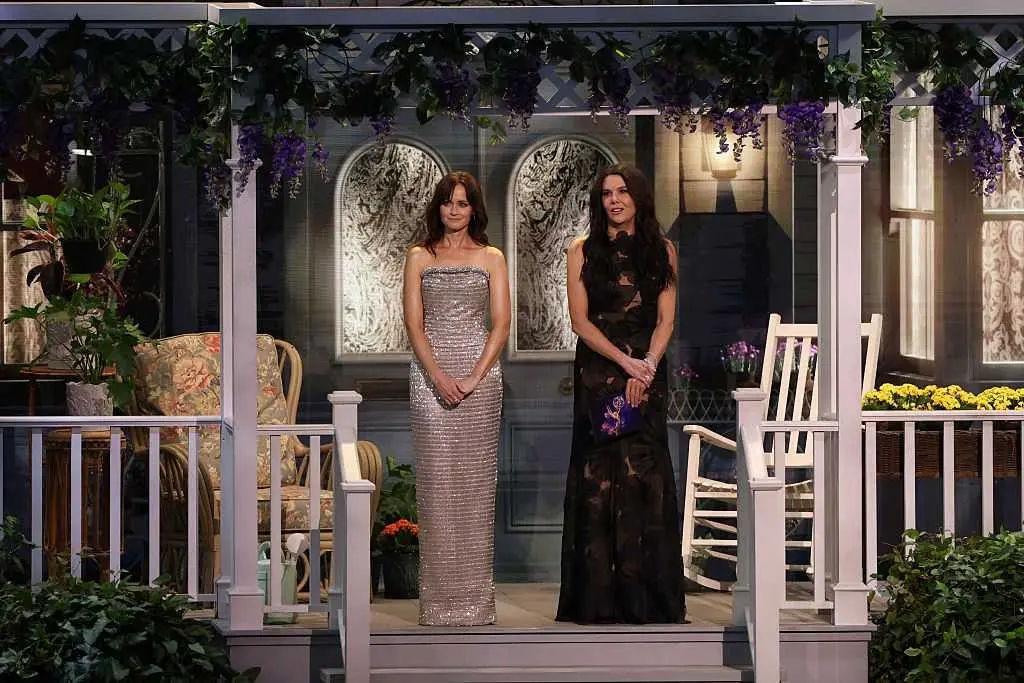 A ‘Gilmore Girls’ reunion just happened at the 2025 Emmys