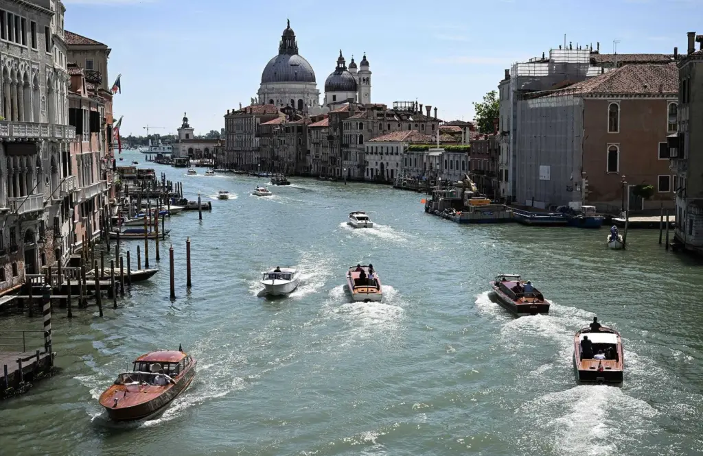 Tourists fined and banned from Venice for swimming in canal