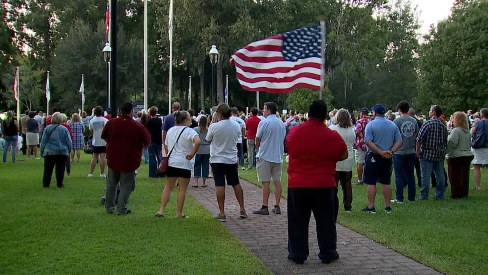 'It's just tragic': Hundreds gather in Richmond Hill in wake of Charlie Kirk assassination