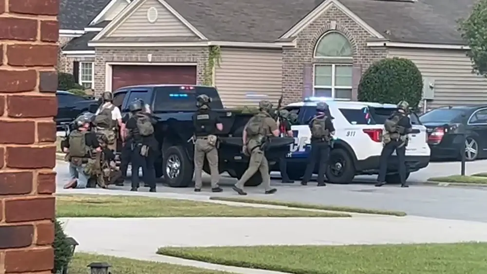 Police: Barricaded subject taken into custody in Savannah neighborhood