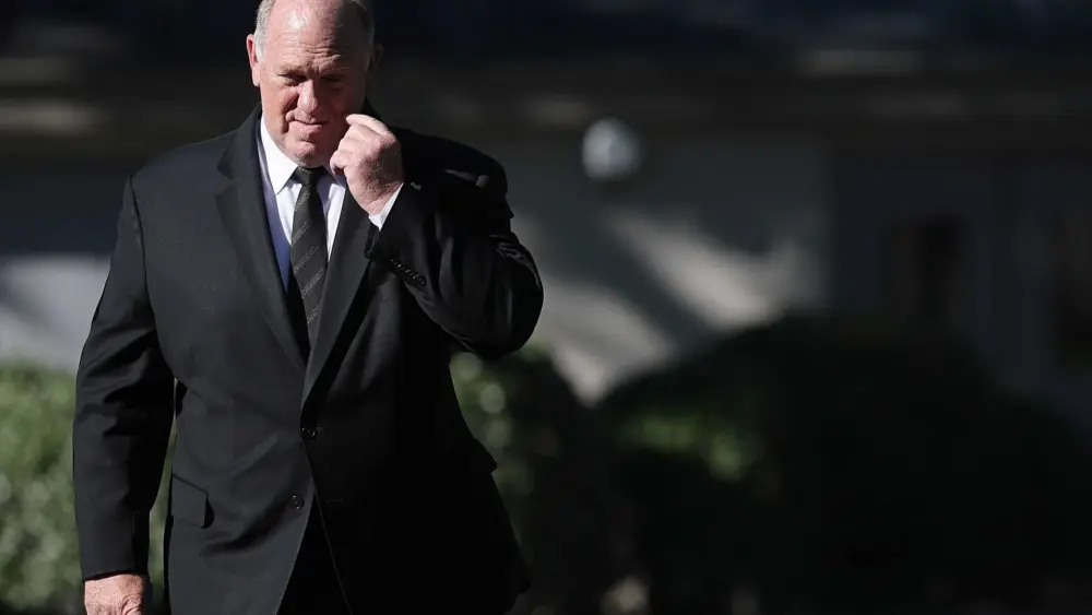 Reports: DOJ closed probe into Trump's border czar, Tom Homan, for accepting bag of cash