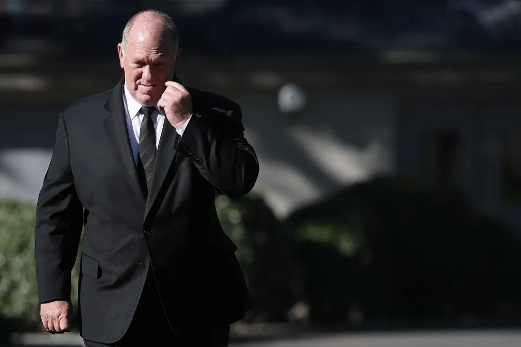 Reports: DOJ closed probe into Trump's border czar, Tom Homan, for accepting bag of cash