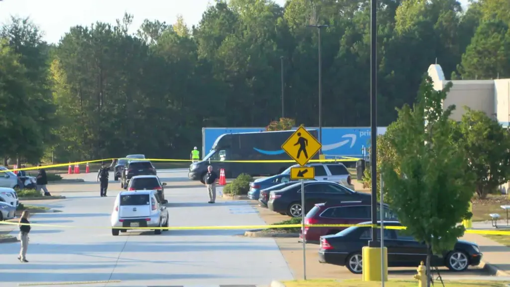 Police: Gunman killed at Georgia Amazon facility