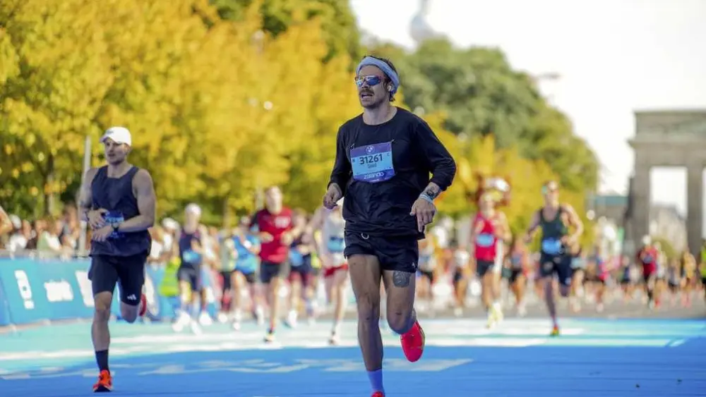 Harry Styles runs Berlin Marathon in under 3 hours